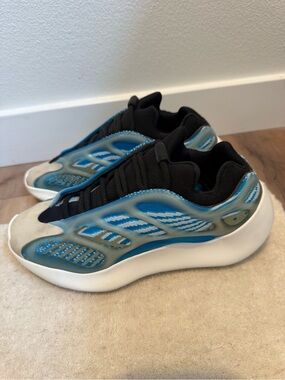 Adidas yeezy 700 V3 arzareth UNISEX